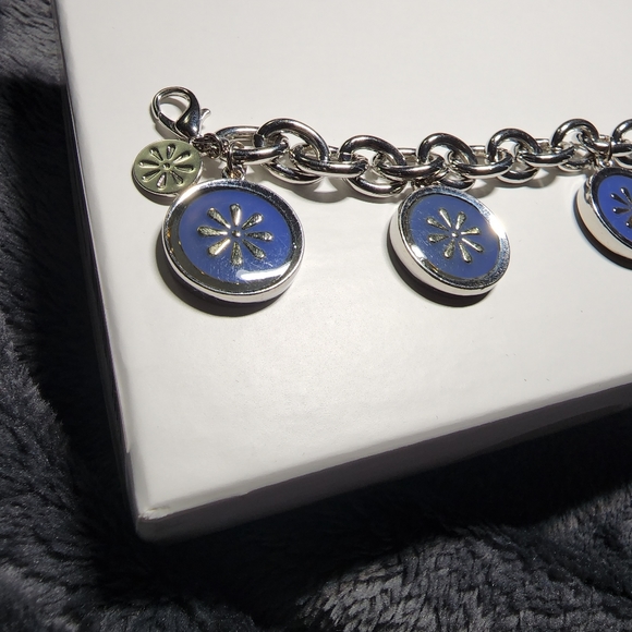 Bracelet- silver and blue - Picture 3 of 5